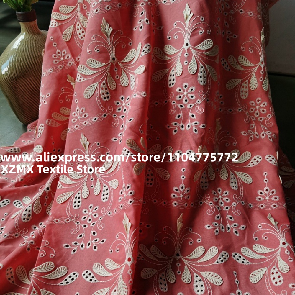 Roter Stoff mit 3D-Blumenstick – Vintage Sewing Textile Bewertung und Preis