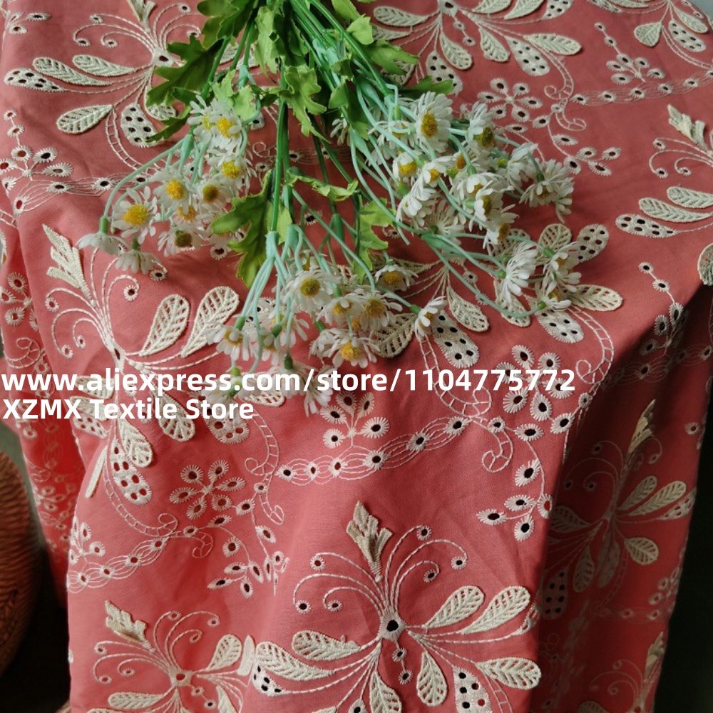 Roter Stoff mit 3D-Blumenstick – Vintage Sewing Textile Bewertung und Preis