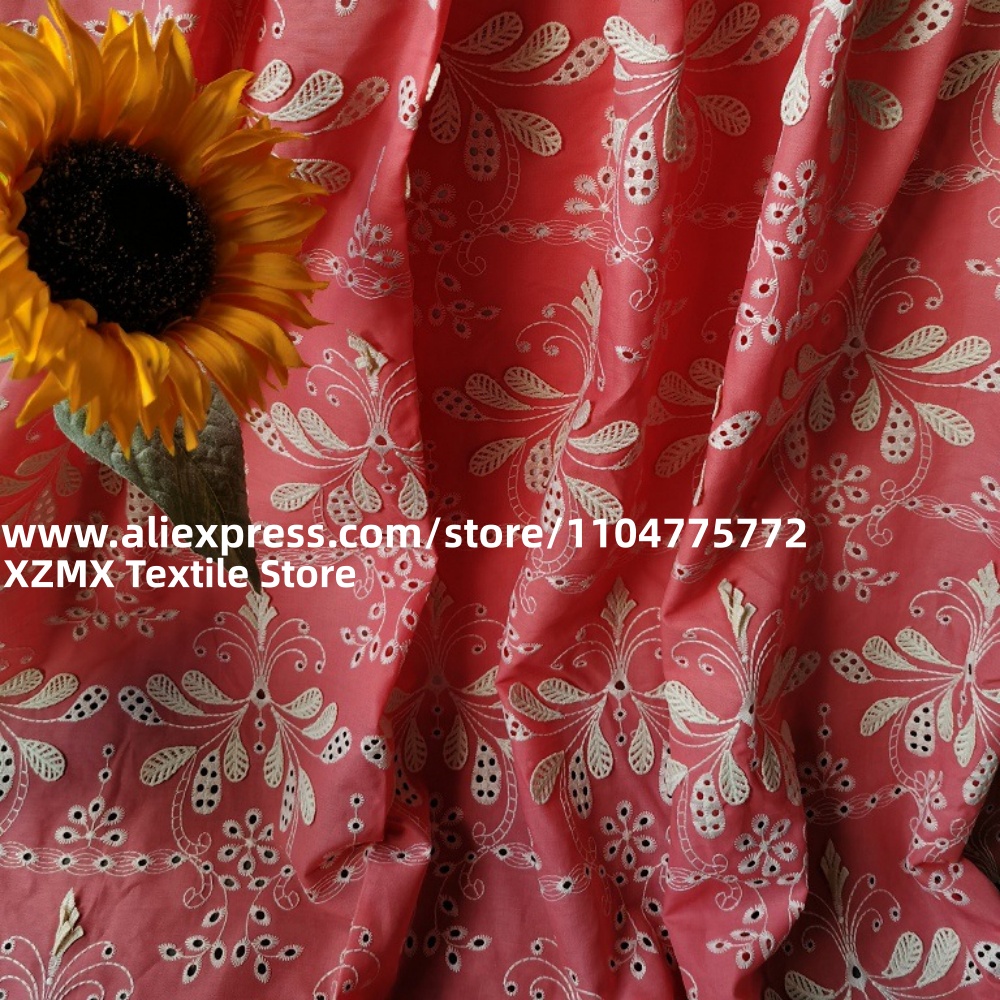 Roter Stoff mit 3D-Blumenstick – Vintage Sewing Textile Bewertung und Preis